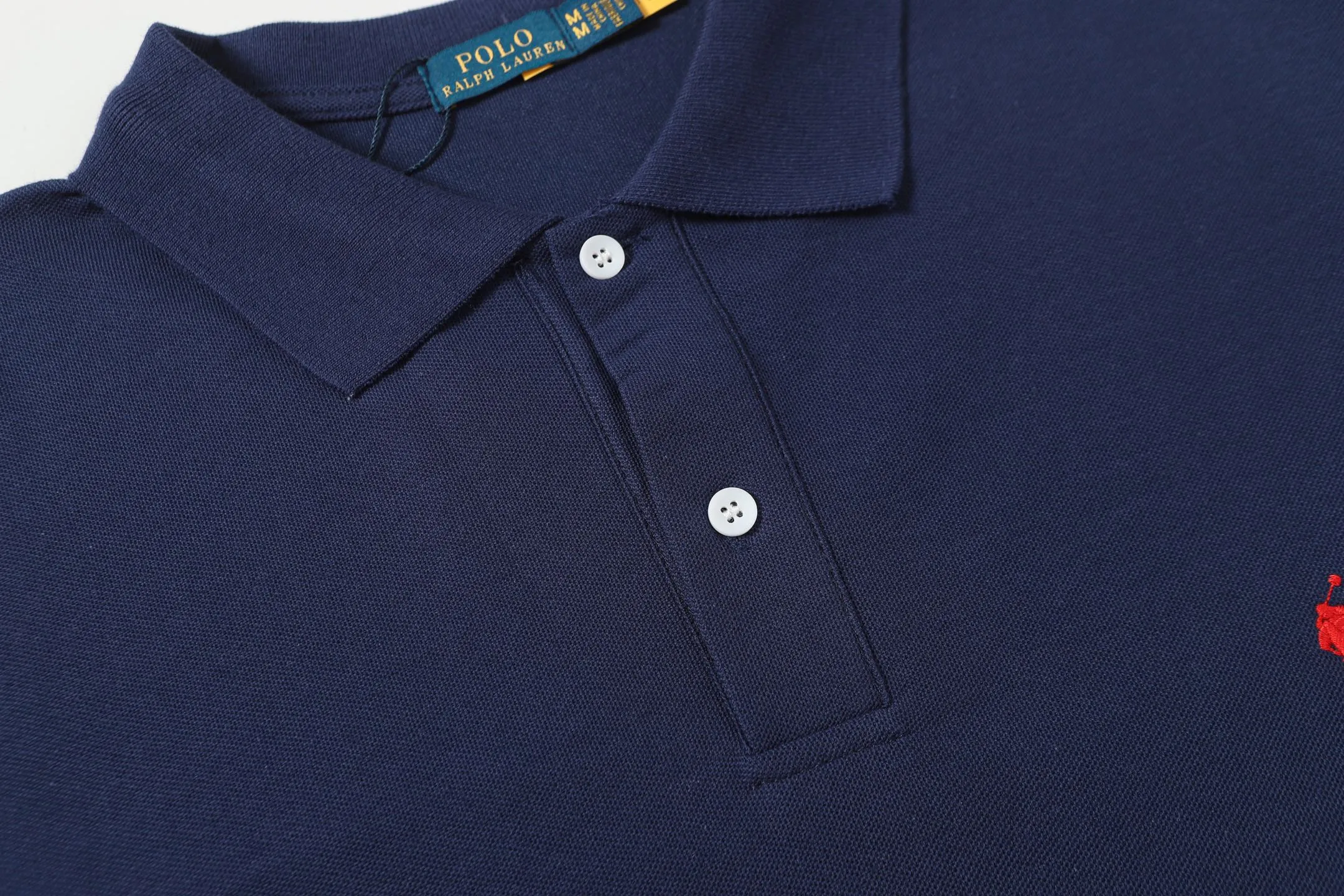 P146 Style No.: A013 [Ralph Lauren Classic Logo Embroidered Polo Shirt] ✅250g fine cotton pique fabric, custom-woven and dyed threads ✅Original stickers Scan the QR code to enter the official website ✅Large version, loose and stylish, can wear up to 210 pounds Color: Black White Navy Blue Sky Blue Dark Gray Floral Gray Size: S-XL